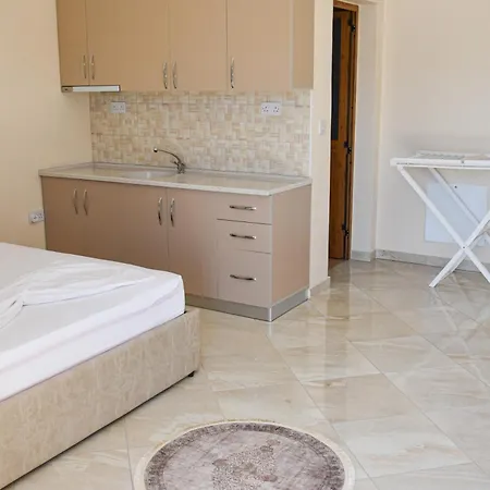 Lumaj Hostel *